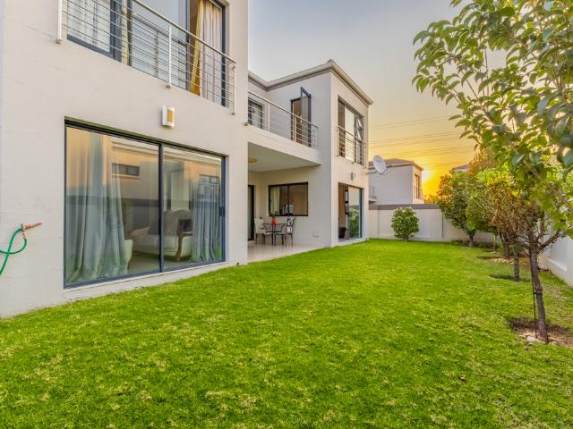 4 Bedroom House For Sale in Lonehill