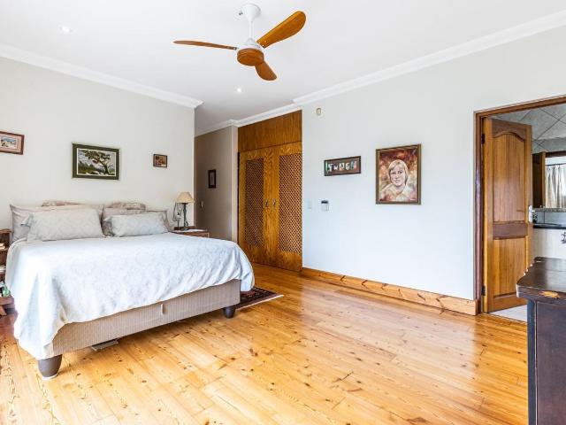 4 Bedroom house for sale in Lonehill, Sandton