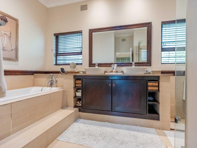 4 Bedroom House For Sale in La Lucia