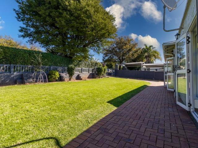 4 Bedroom House For Sale in Lakeside