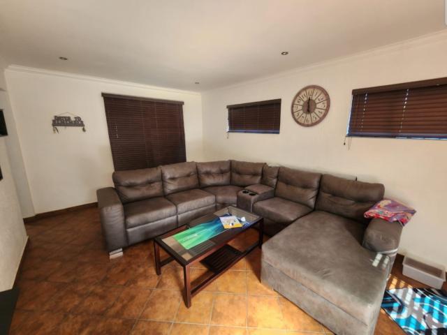 4 Bedroom House For Sale in Lambton
