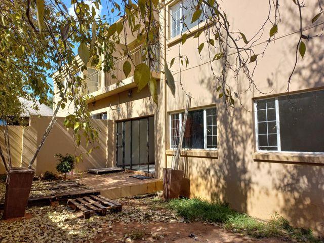 4 Bedroom House For Sale in Langenhovenpark