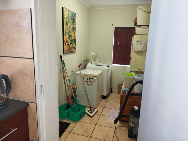 4 Bedroom House For Sale in Langerug