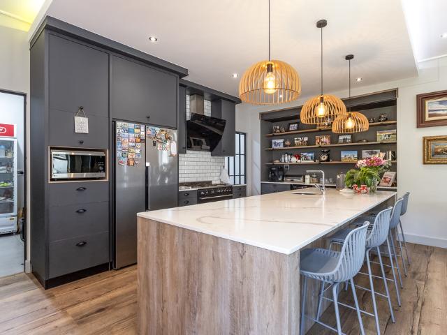 4 Bedroom House For Sale in Lemoenkloof