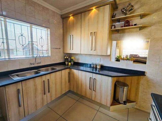 4 Bedroom House For Sale in Lenasia South