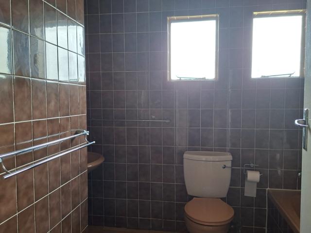 4 Bedroom House For Sale in Linmeyer