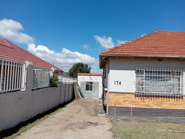 4 Bedroom House For Sale in Linmeyer