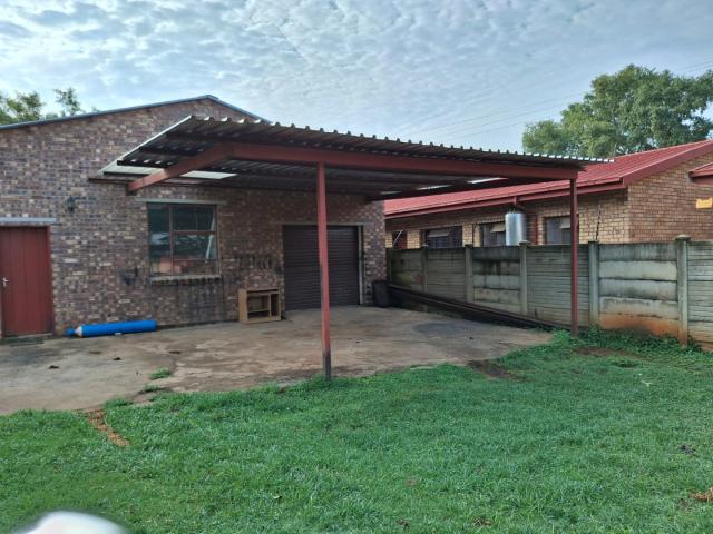 4 Bedroom House For Sale in Lydenburg