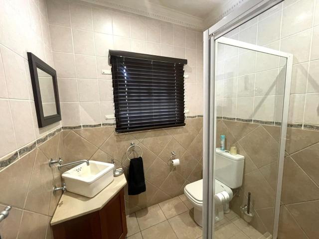 4 Bedroom House For Sale in Lynnwood