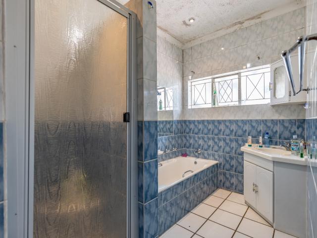 4 Bedroom House For Sale in Lynnwood