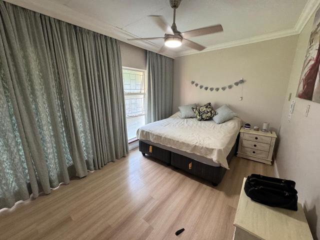 4 Bedroom House For Sale in Lynnwood Manor