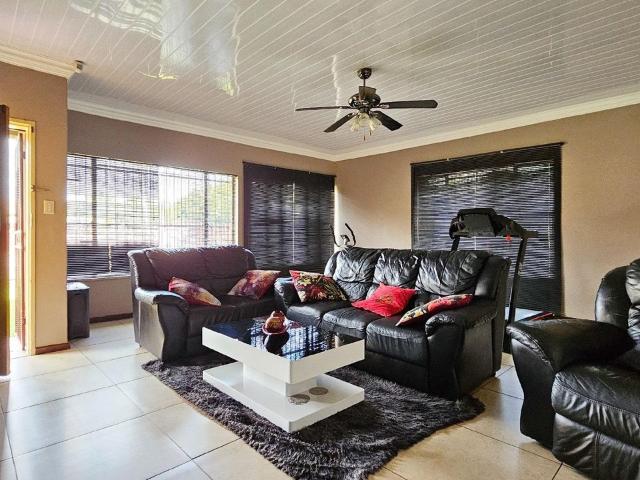 4 Bedroom house for sale in Mountain View, Pretoria