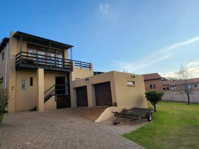 4 Bedroom House For Sale in Model Park