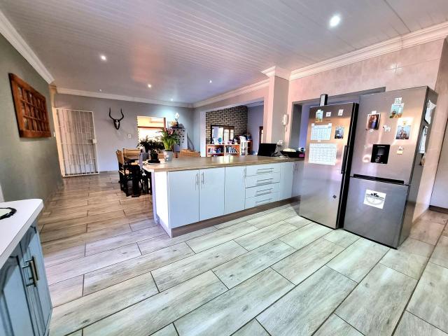 4 Bedroom House For Sale in Modimolle