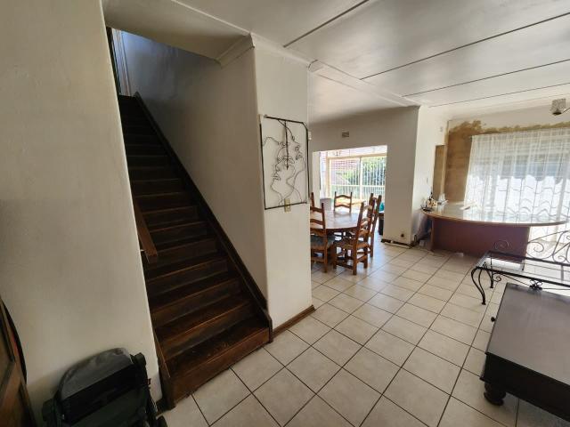 4 Bedroom House For Sale in Mondeor