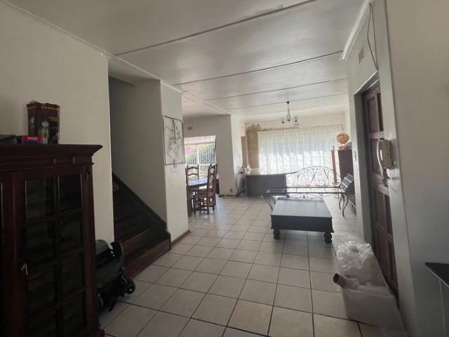 4 Bedroom House For Sale in Mondeor