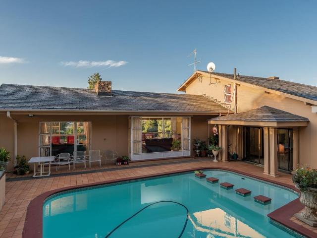 4 Bedroom House For Sale in Mondeor