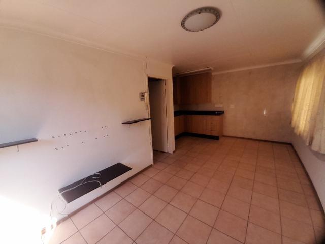 4 Bedroom House For Sale in Mondeor