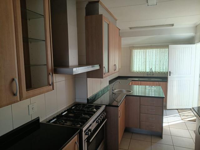 4 Bedroom House For Sale in Mondeor