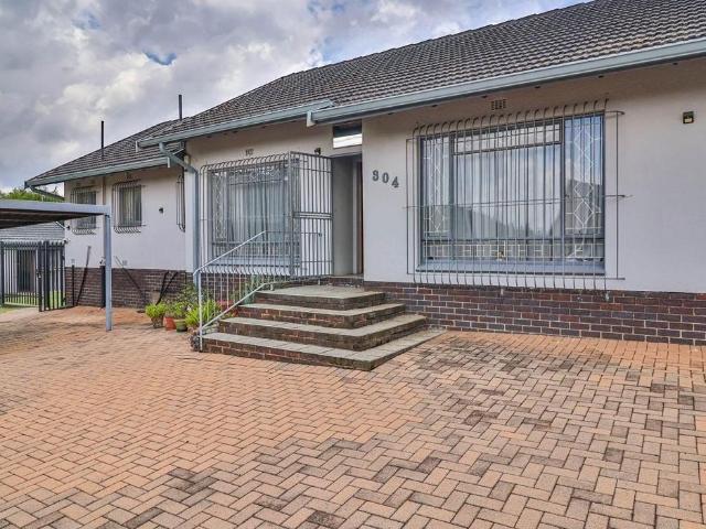 4 Bedroom House For Sale in Mondeor
