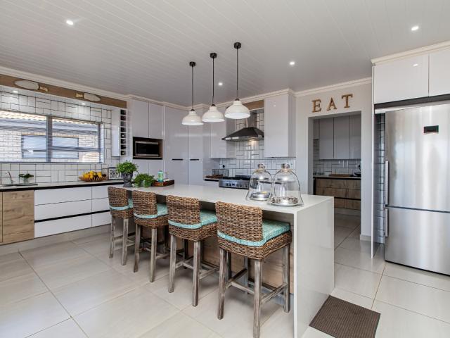 4 Bedroom House For Sale in Monte Christo
