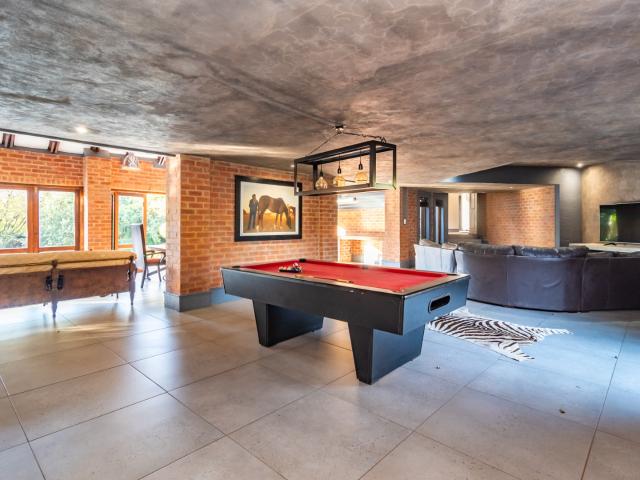 4 Bedroom House For Sale in Mooikloof Equestrian Estate