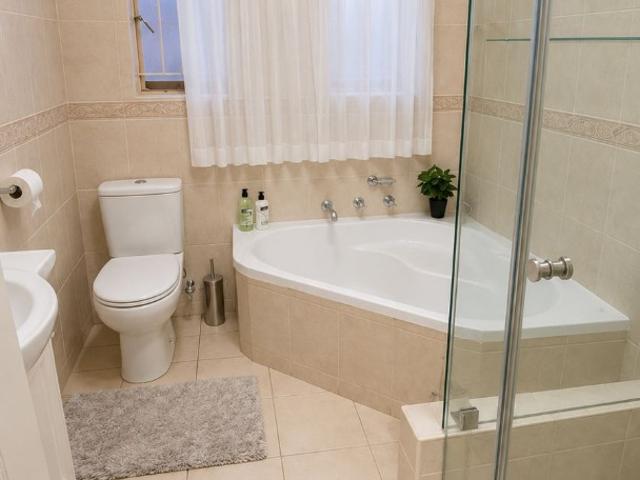 4 Bedroom House For Sale in Moreleta Park