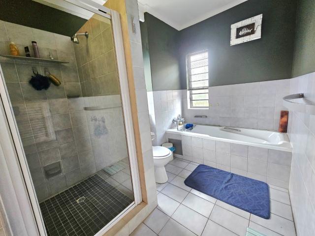 4 Bedroom House For Sale in Moreleta Park