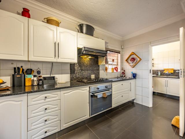 4 Bedroom House For Sale in Moreleta Park