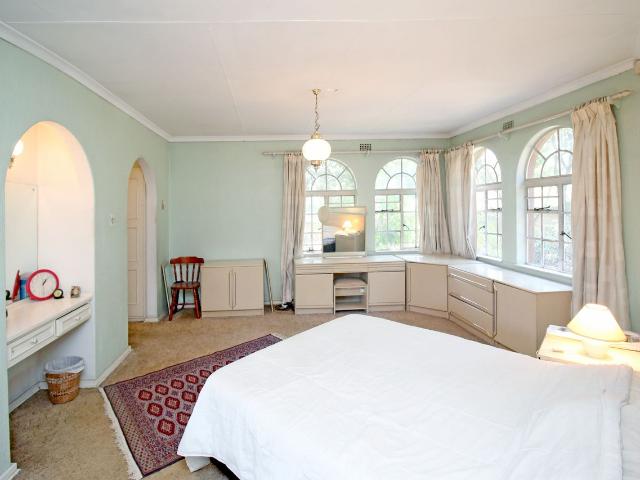 4 Bedroom House For Sale in Morningside Manor