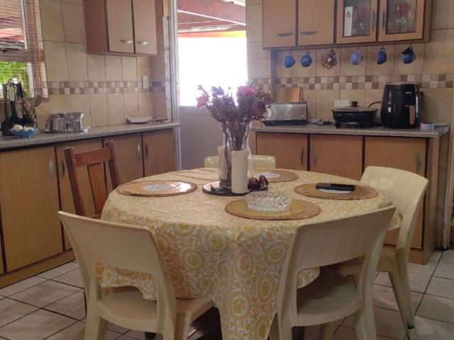 4 Bedroom House For Sale in Matroosfontein
