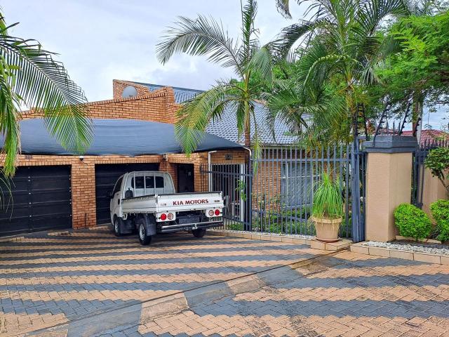 4 Bedroom House For Sale in Mafemani