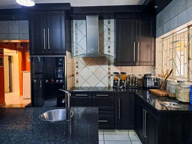 4 Bedroom House For Sale in Mafemani