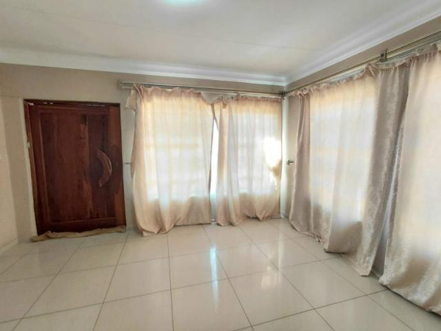 4 Bedroom House For Sale in Mahlasedi Park