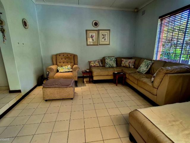4 Bedroom House For Sale in Malvern