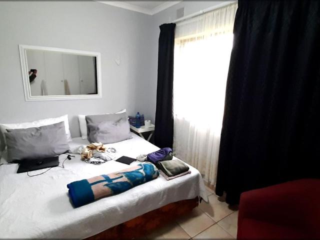 4 Bedroom House For Sale in Manaba Beach