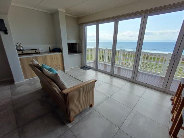 4 Bedroom House For Sale in Manaba Beach