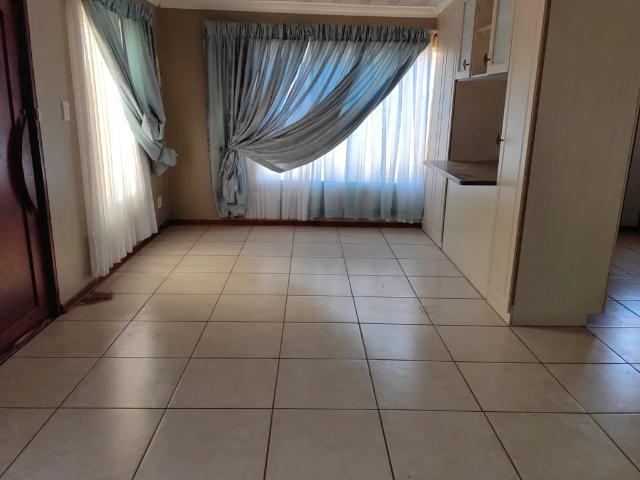 4 Bedroom House for sale in Mandela View