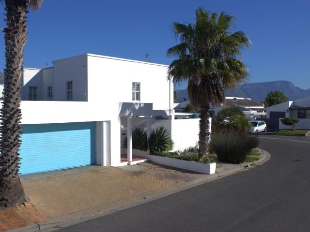 4 Bedroom House For Sale in Marina Da Gama
