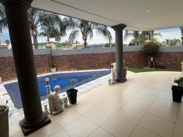 4 Bedroom House For Sale in Meyersdal