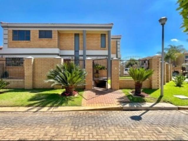 4 Bedroom House For Sale in Meyersdal