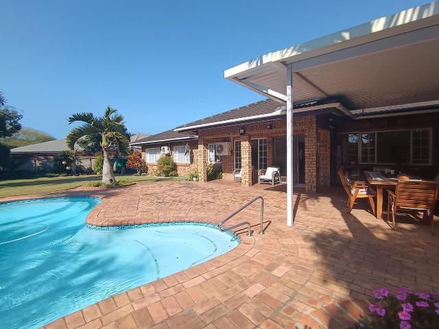 4 Bedroom House For Sale in Meer En See