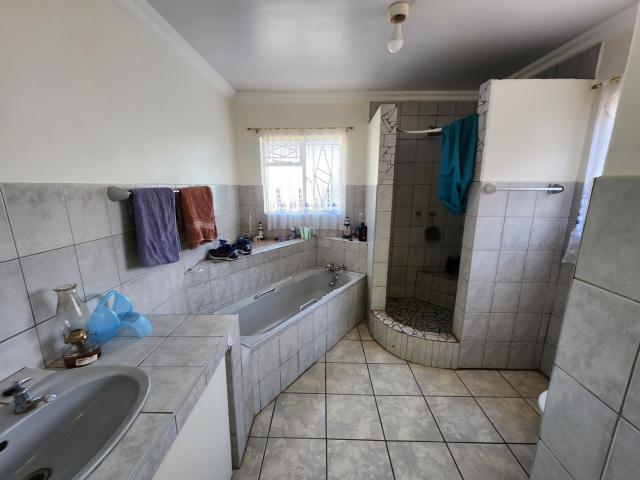 4 Bedroom House For Sale in Meiringspark