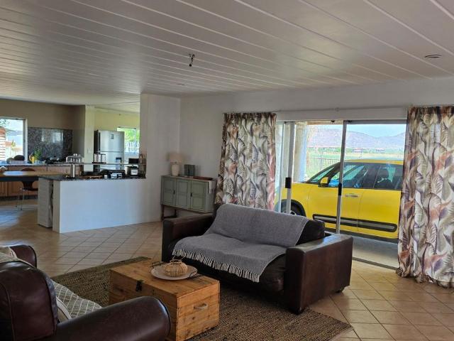 4 Bedroom house for sale in Melodie, Hartbeespoort