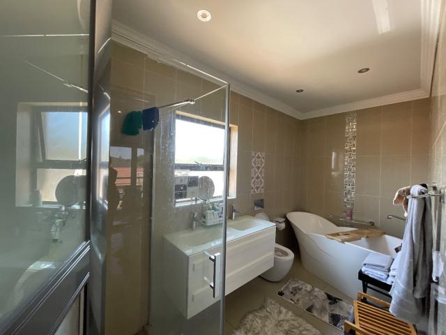 4 Bedroom House For Sale in Meredale