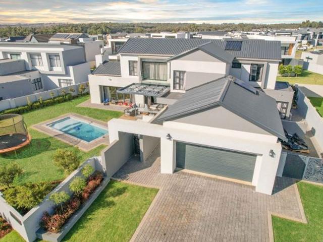 4 Bedroom House For Sale in Midstream Ridge Estate