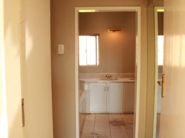 4 Bedroom House For Sale in Muckleneuk