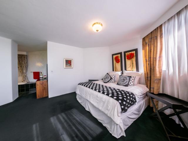 4 Bedroom House For Sale in Muckleneuk