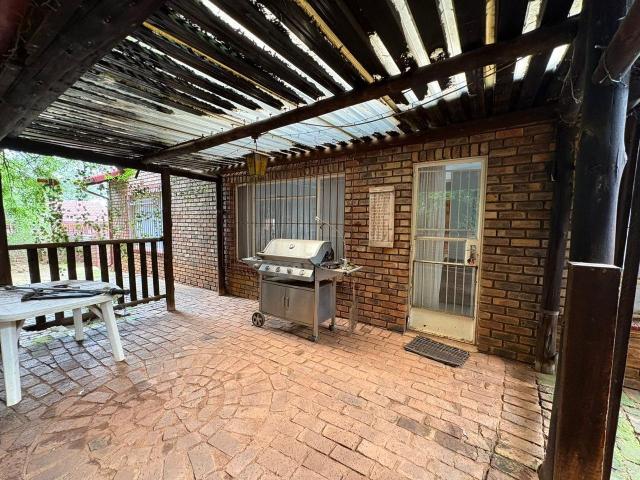 4 Bedroom House For Sale in Mulbarton