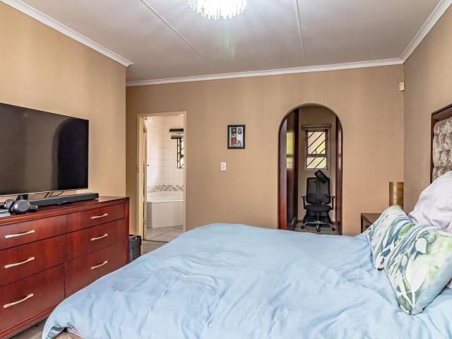 4 Bedroom House For Sale in Noordkruin